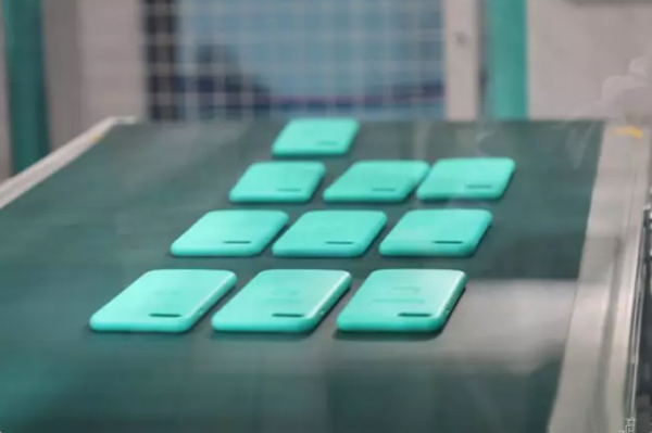 2019年，5G时代手机外壳给注塑行业带来新的机会